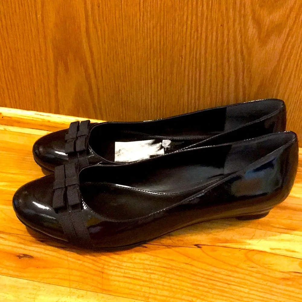 Enzo Angiolini 8-1/2 black patent leather bow ballerina mini wedge flats EUC